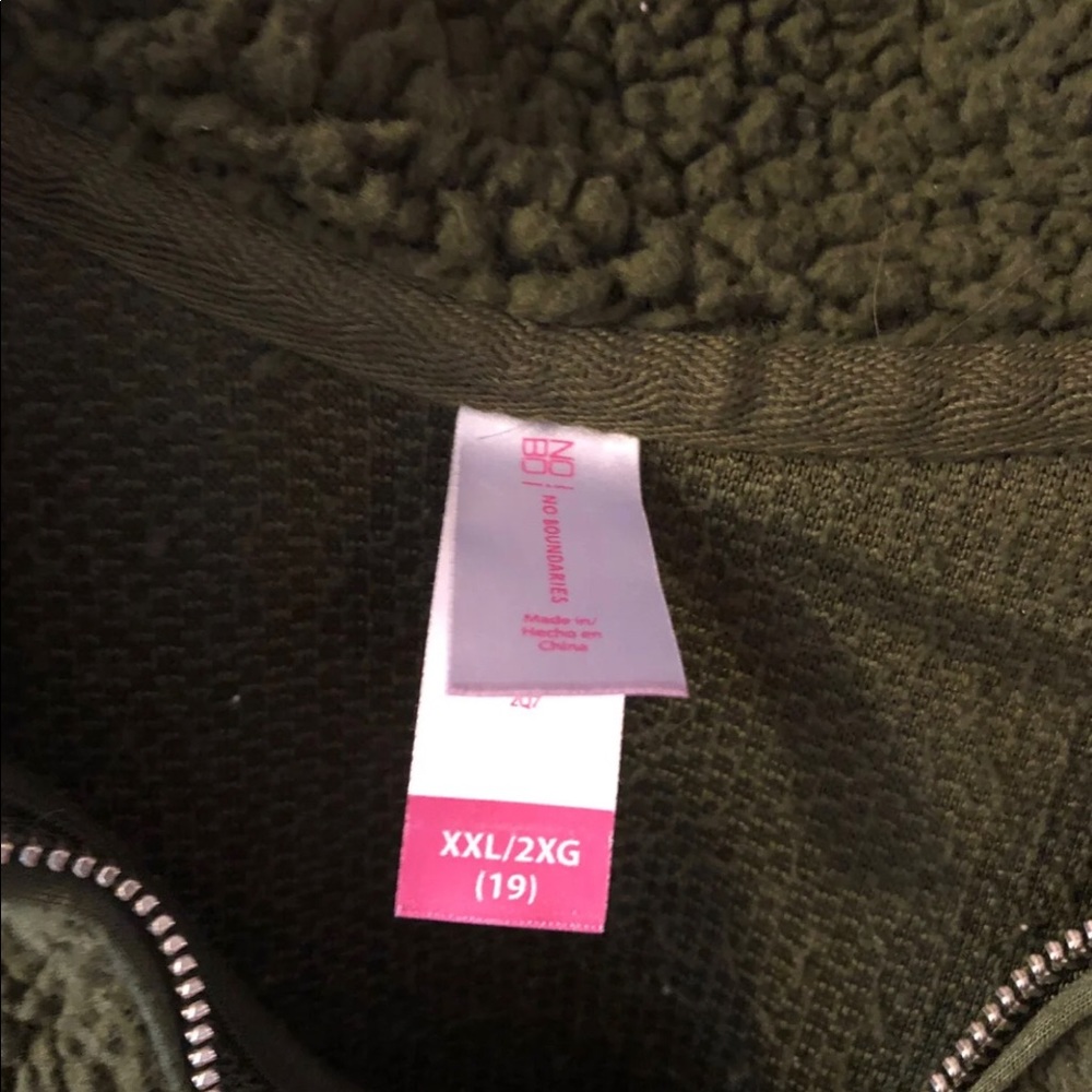 Women’s Pullover - Picture 2 of 3